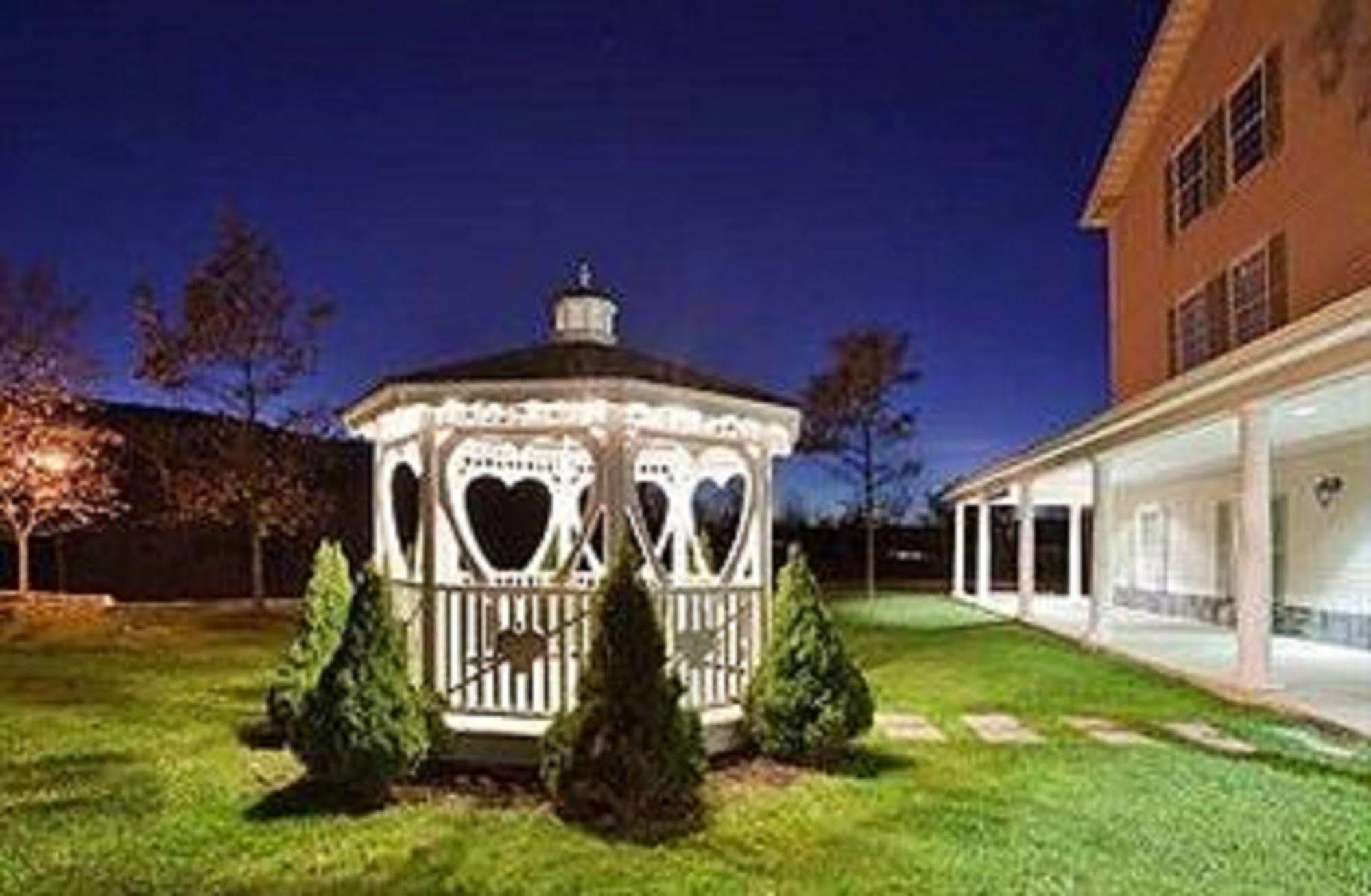 Quality & Near Howe Caverns Hotel 3*